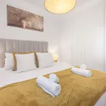 Modern Golf Oasis Pool, Terrace & Parking Apartmán