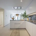 Modern Golf Oasis Pool, Terrace & Parking Apartmán *