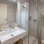Modern Golf Oasis Pool, Terrace & Parking Apartmán *