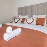 Modern Golf Oasis Pool, Terrace & Parking *