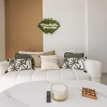 Modern Golf Oasis Pool, Terrace & Parking Apartmán *
