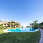 Apartmán Modern Golf Oasis Pool, Terrace & Parking